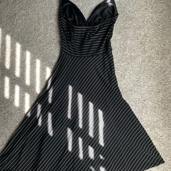 Alyn Paige Black and White Asymmetrical Halter Dress - S - Picture 2 of 6